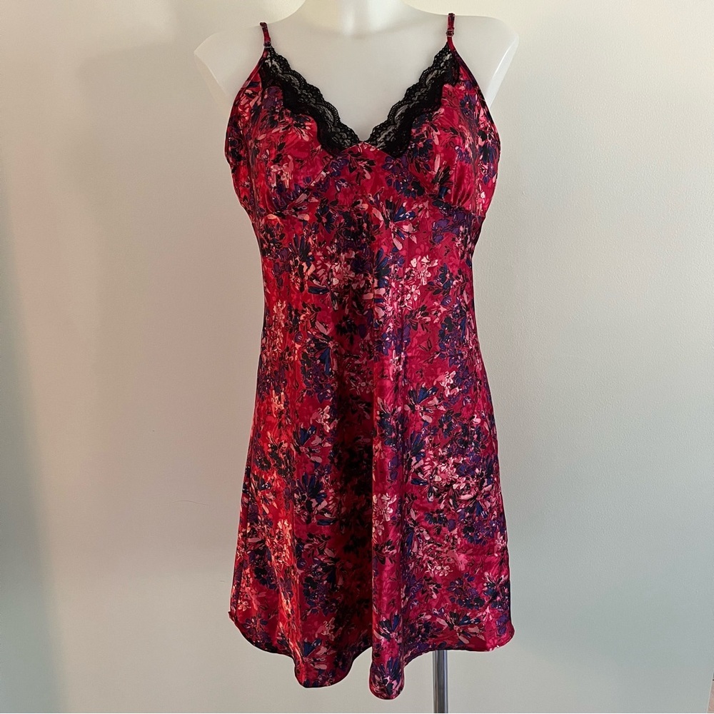 AMBRIELLE Slip Lingerie Women’s Size Large with Lace Detail